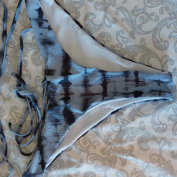 Bikini Set - Picture 2 of 8